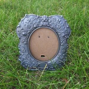 Vintage 1983 Avon Silver Pewter Metal Floral Small Round Picture Frame